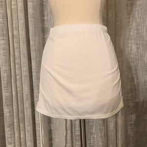 Cute white skirt!